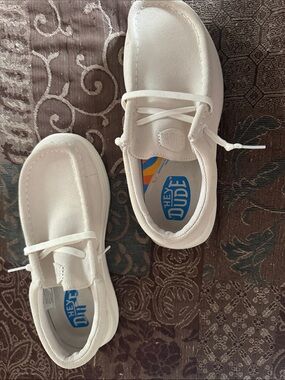 Hey Dude Womens size 7 White Slip-On Sneakers